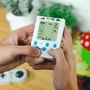 FIZZ CREATIONS Mini retrokonsol nyckelring med 23 spel - Tetris arkadpresent