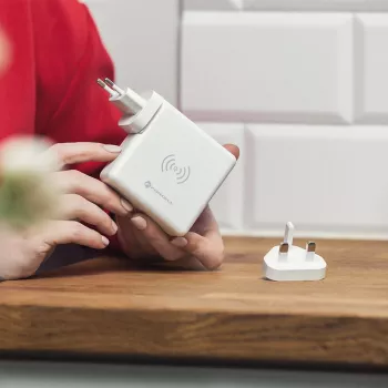 FORCELL F-ENERGY 4-i-1 15 W trådlös laddare med USB/USB-C-anslutningar och 8000 mAh-powerbank