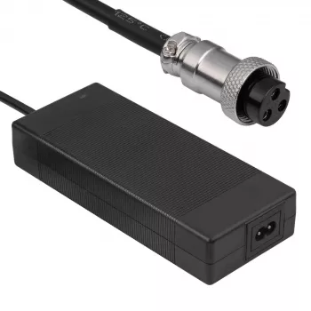 Akyga AK-EV-22 elcykelladdare för 60 V Li-ion-batterier (16S), 67,2 V, 2 A, 135 W, GX16 12 mm uttag, 1,2 m