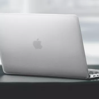 Uniq MacBook Air 13 genomskinligt skyddsskal (Combat Series)