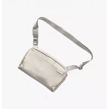 UNIQ Arden Sling 2L axelväska beige