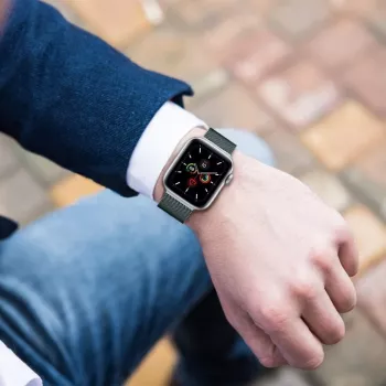 Tech-Protect Milanese Loop för Apple Watch 8 / 9 / 10 / 11 / SE / Ultra (44 / 45 / 46 / 49mm) - silver