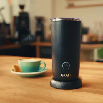 GRAEF MS 402 EU automatisk mjölkskummare, 240 ml uppvärmningskapacitet, svart