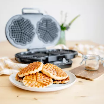 Steba WE 2 dubbelt våffeljärn, kontrollampa, fällbar, non-stick-beläggning, svart 183400
