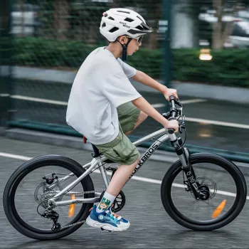 Rockbros LK-67 ungdomscykelhjälm med avtagbart visir, 54-58 cm, vit